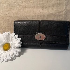 Black leather fossil wallet. Like new condition